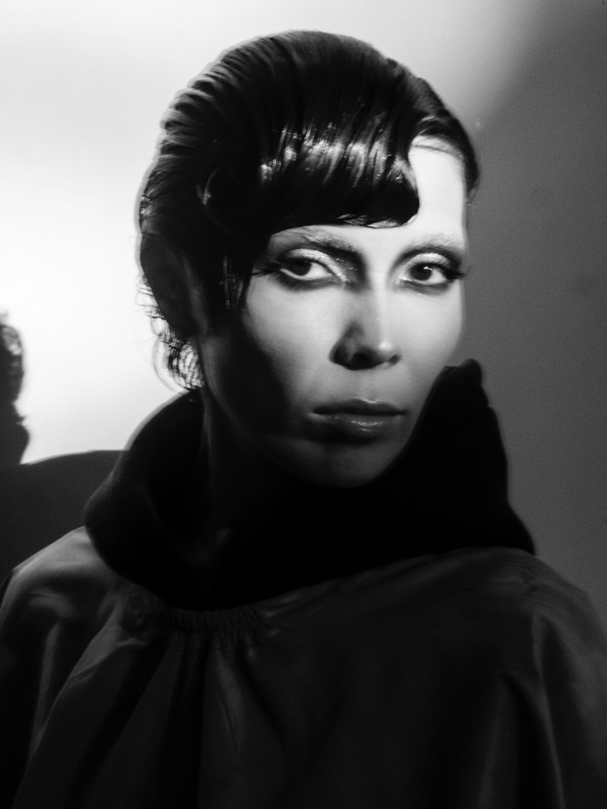 укладка на короткие волосы с челкой